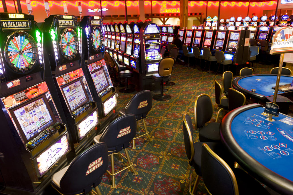 Canlı Blackjack: Strateji ve Şansın Dansı